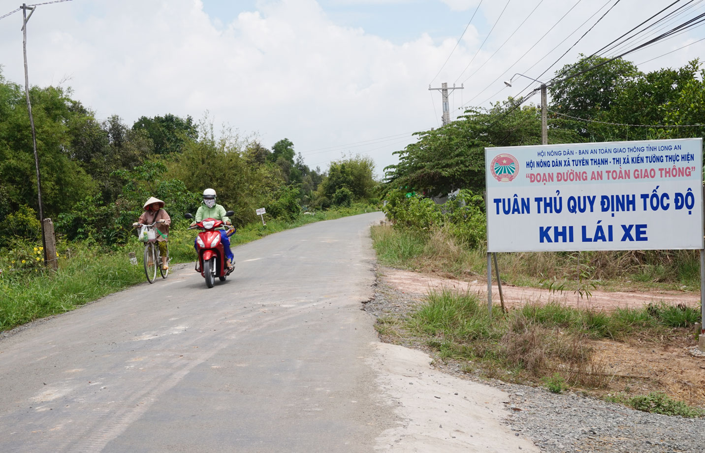 Hiệu quả tuyến xe liên xã Tân Hưng - Kiến Tường Đường liên xã Tuyên Thạnh - Thạnh Hưng, thị xã Kiến Tường
