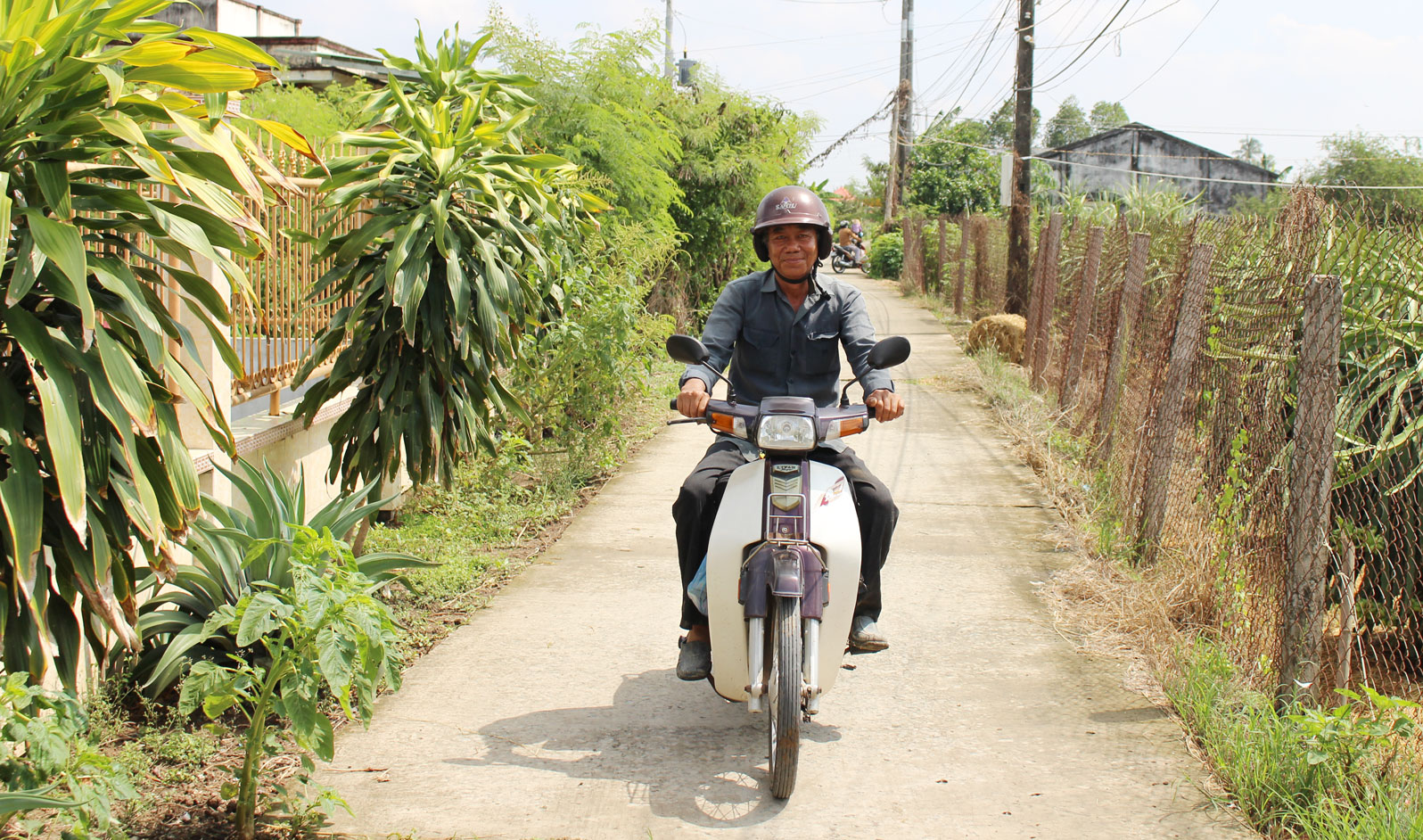 Tuyến đường giao thông nông thôn liên xóm được ông Đinh Văn Út đóng góp kinh phí và vận động người dân trong ấp hỗ trợ bêtông hóa khang trang