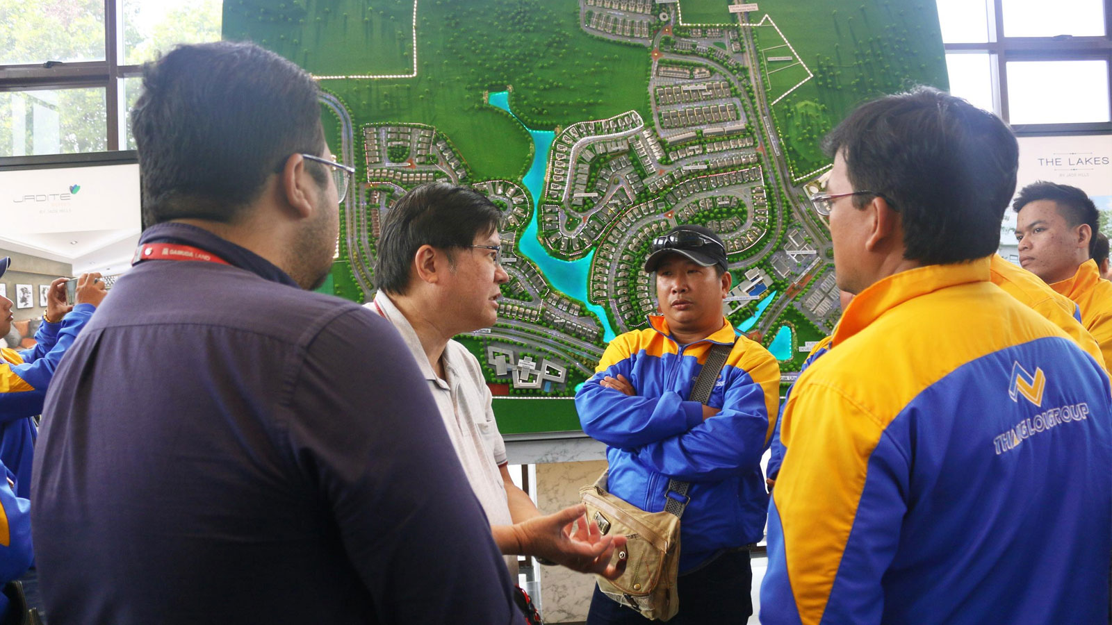 Đoàn ghé thăm và tìm hiểu sâu 2 dự án bất động sản tại Malaysia