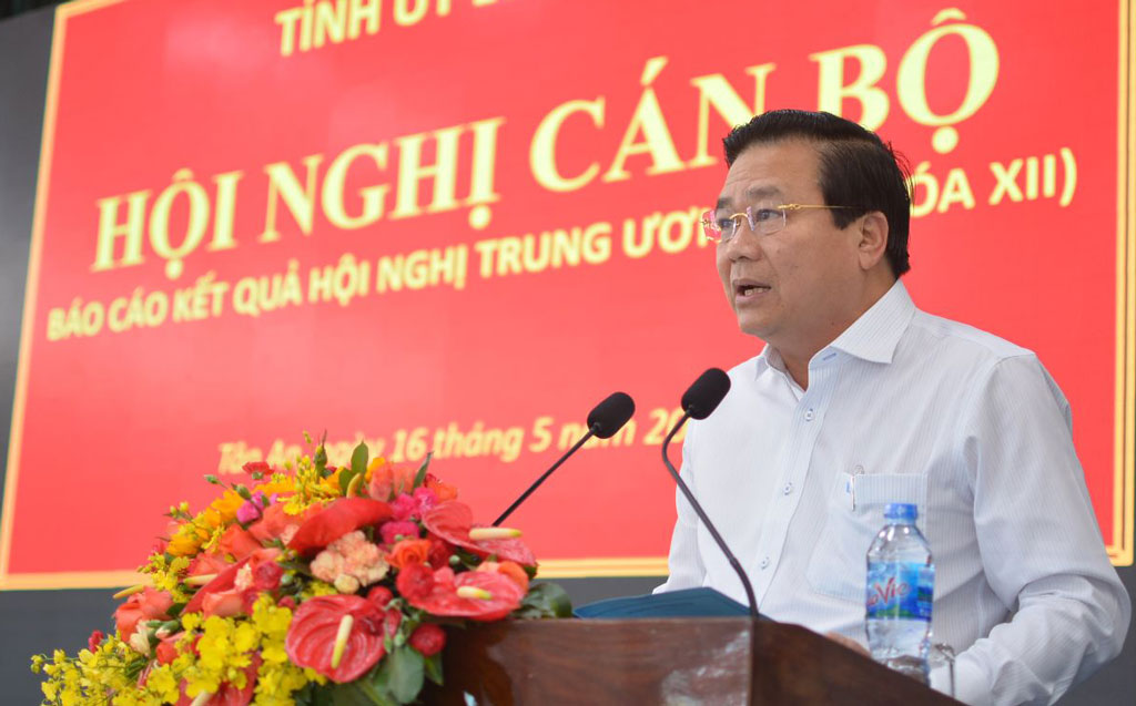 Bí thư Tỉnh ủy Long An – Phạm Văn Rạnh báo cáo nhanh kết quả Hội nghị Trung ương 7 cho cán bộ chủ chốt