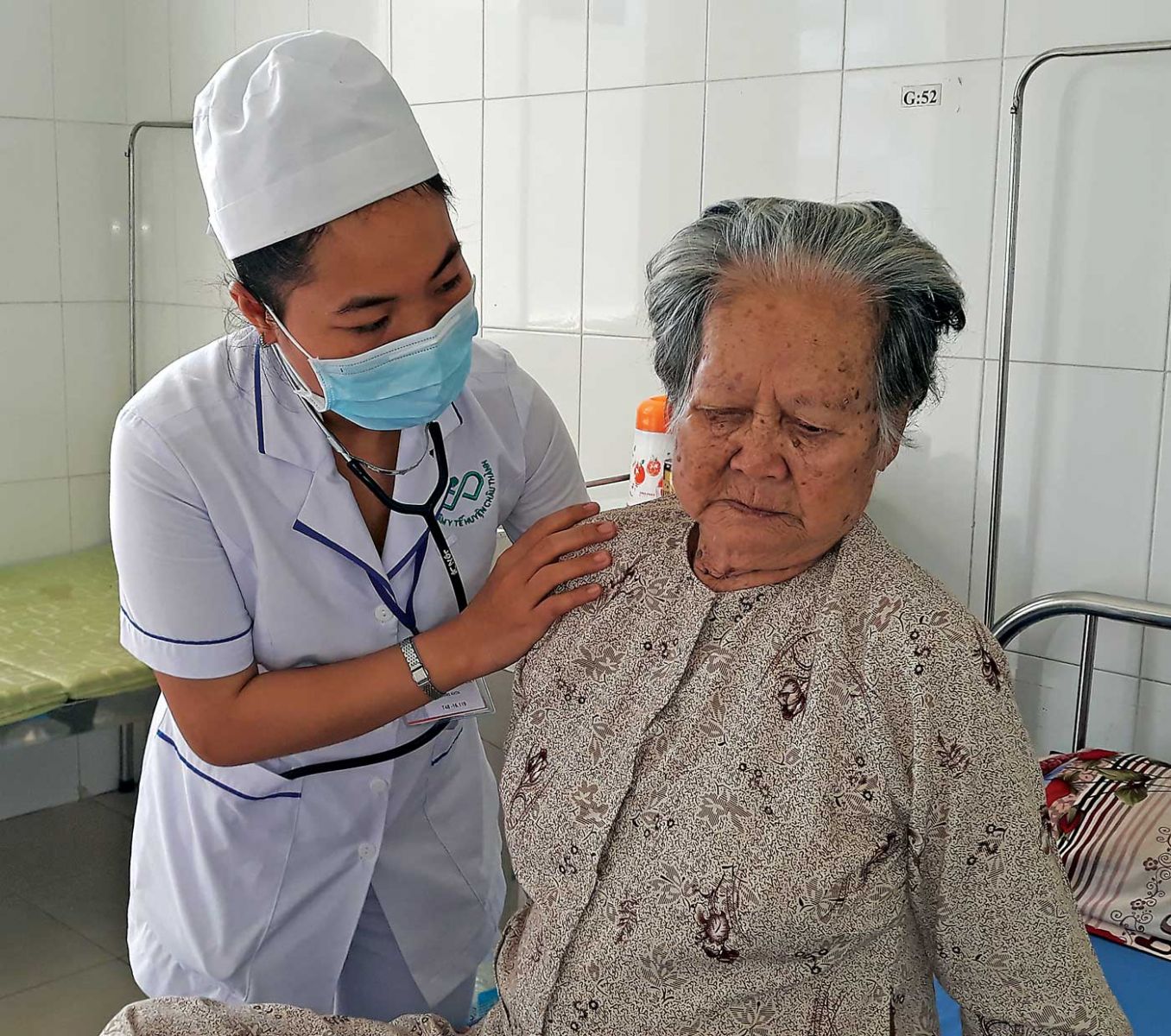 Cán bộ, nhân viên y tế huyện Châu Thành luôn đổi mới phong cách, thái độ phục vụ, hướng đến sự hài lòng của người bệnh