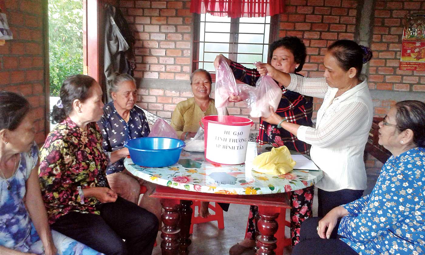 Khi phụ nữ làm theo gương Bác Mô hình “Hũ gạo tình thương” được nhiều địa phương duy trì thực hiện, mang lại hiệu quả thiết thực