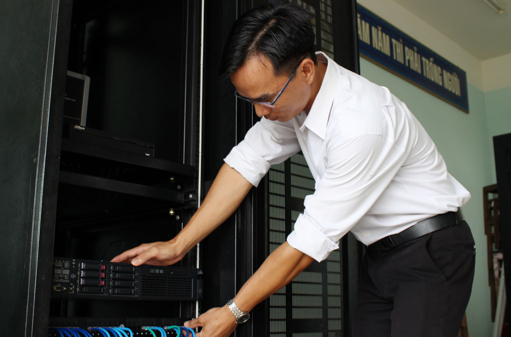 Chuyển biến tích cực qua 2 năm thực hiện Chỉ thị 05 Làm theo gương Bác, anh Trương Văn Phúc nỗ lực hết mình trong công tác giảng dạy, đào tạo sinh viên thành những công nhân kỹ thuật có tay nghề cao