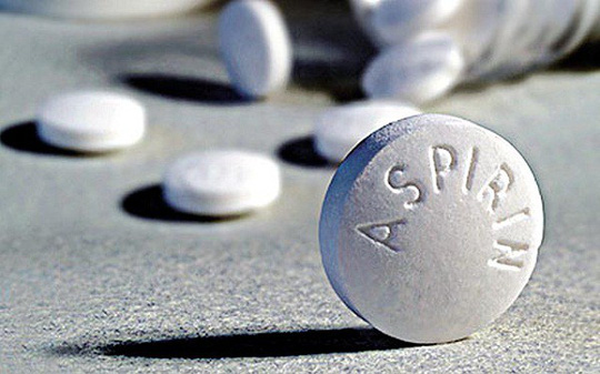 Lạm dụng Aspirin có thể gây nhiều tác dụng phụ nguy hiểm. Ảnh minh họa