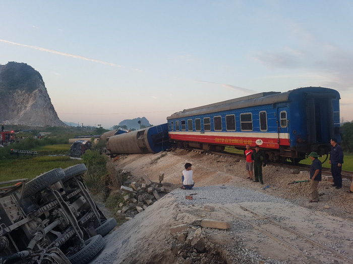 Hiện trường vụ lật tàu hỏa ở huyện Tĩnh Gia sáng 24/5 - Ảnh: Tuấn Hà