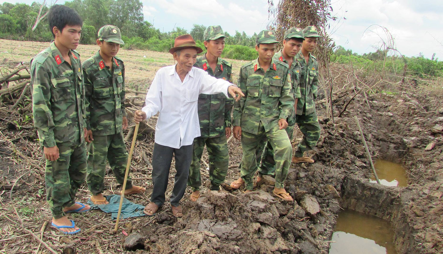 Cựu chiến binh Nguyễn Văn Nghiệm tìm kiếm hài cốt đồng đội