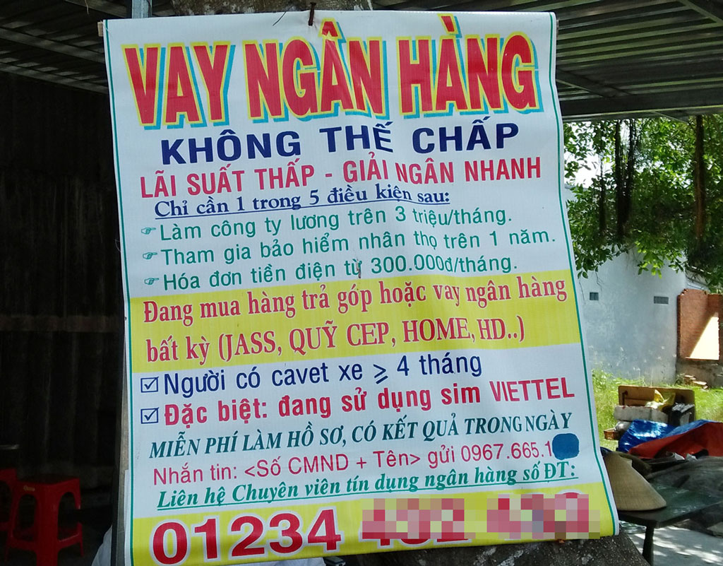 Những tờ quảng cáo, rao vặt cho vay tiền với những điều kiện rất đơn giản, làm thủ tục nhanh chóng treo, dán ở gốc cây bên đường nhưng lại không có địa chỉ giao dịch mà chỉ có số điện thoại liên lạc