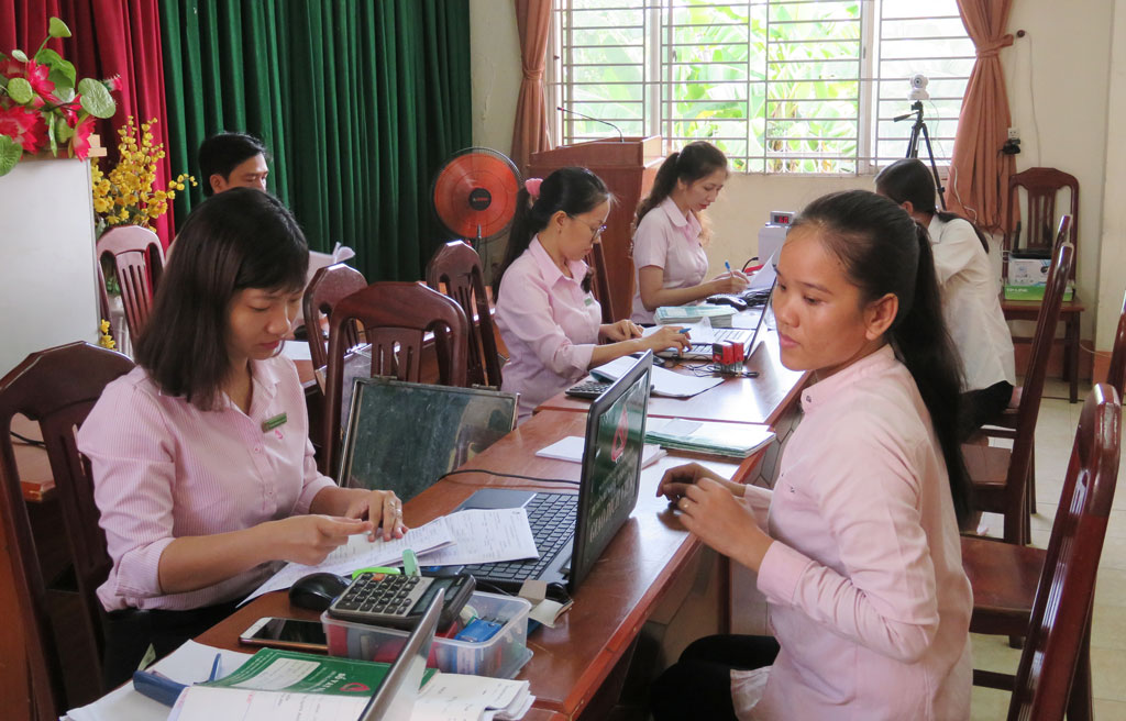 Hoạt động giao dịch của Ngân hàng Chính sách Xã hội huyện Bến Lức tại xã Lương Bình