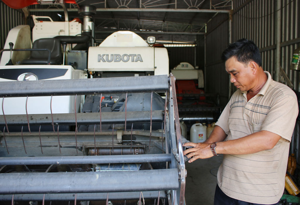 Kinh tế gia đình ổn định, ông Nguyễn Văn Buôn mua thêm máy móc phục vụ sản xuất
