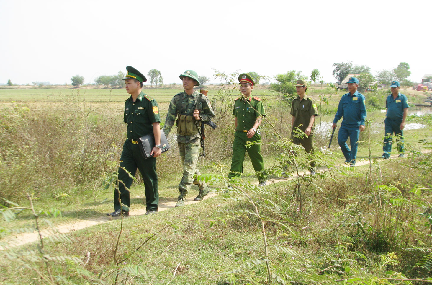 Tuần tra bảo vệ biên giới