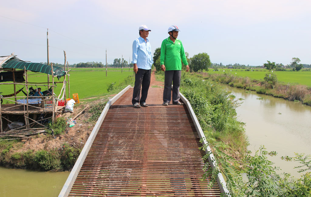Ông Nguyễn Chí Trãi vận động người dân đóng góp hơn 60 triệu đồng xây dựng 2 cây cầu nông thôn