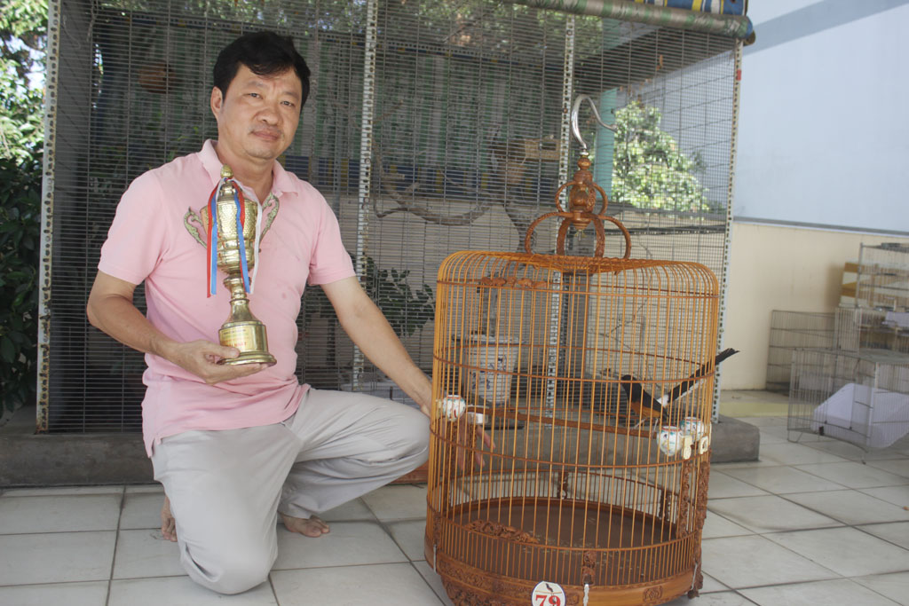 Anh Mai Hữu Tiếng là nghệ nhân nuôi chim cảnh có tiếng trong giới chim cảnh trong và ngoài tỉnh