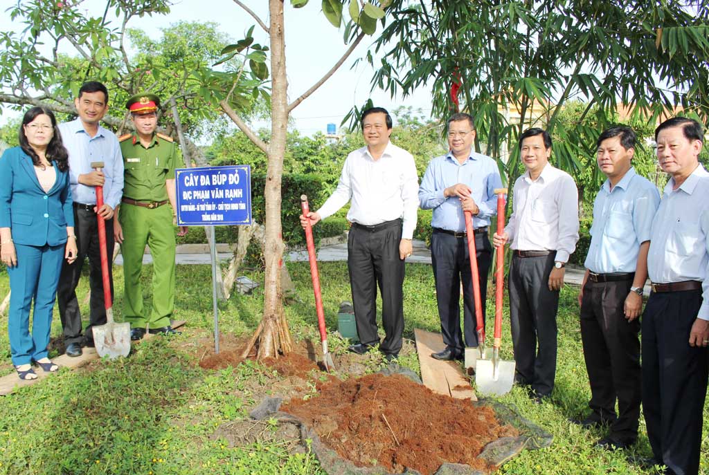 Bí thư Tỉnh ủy Phạm Văn Rạnh: Kịp thời tháo gỡ khó khăn, vướng mắc, bảo đảm Đường tỉnh 830 hoàn thành đúng tiến độ