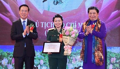 Winners of writing contest on exemplary models honoured