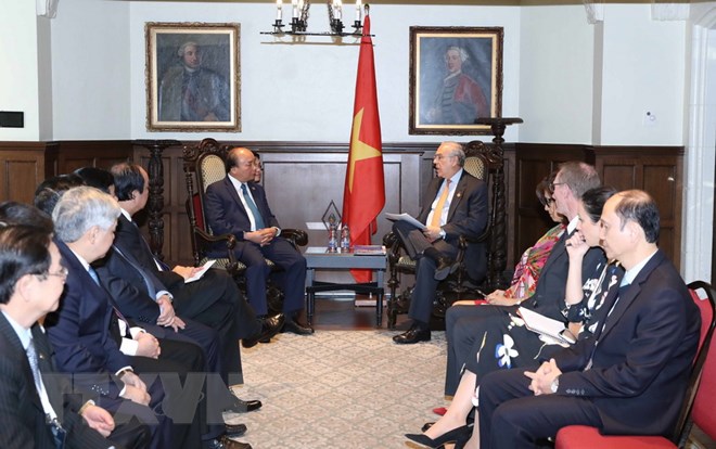 Thủ tướng Nguyễn Xuân Phúc tiếp ông Angel Gurria, Tổng thư ký Tổ chức Hợp tác và Phát triển Kinh tế (OECD). (Ảnh: Thống Nhất/TTXVN)