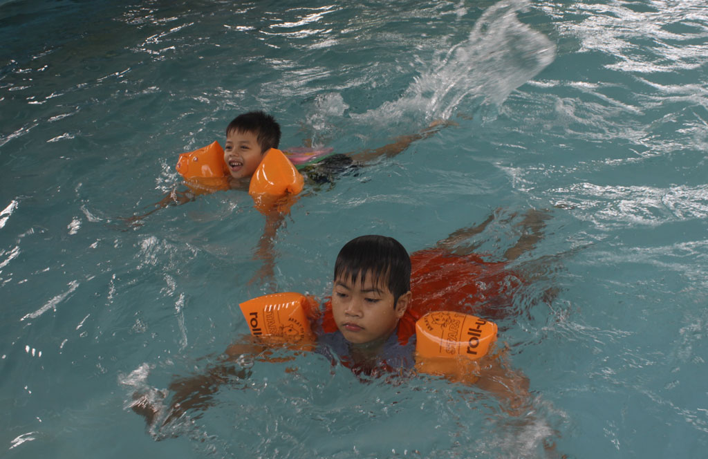 Học bơi giúp các em có thể phòng, tránh tai nạn đuối nước