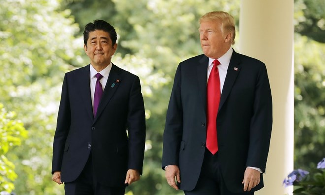 Thủ tướng Nhật Bản Abe và Tổng thống Mỹ Trump. (Nguồn: AP)