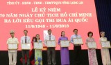 Những “bông hoa” trong “vườn hoa” yêu nước Những “bông hoa” trong “vườn hoa” yêu nước