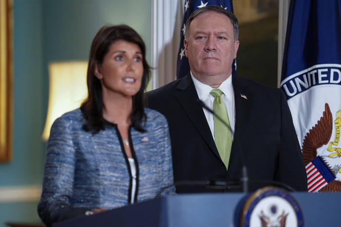 Đại sứ Mỹ tại LHQ Nikki Haley cùng Ngoại trưởng Mike Pompeo thông báo rút khỏi UNHRC tại Washington ngày 19/6 - ảnh: Reuters