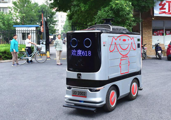 Một con robot giao hàng của JD ở Bắc Kinh. (Nguồn: chinadaily.com.cn)