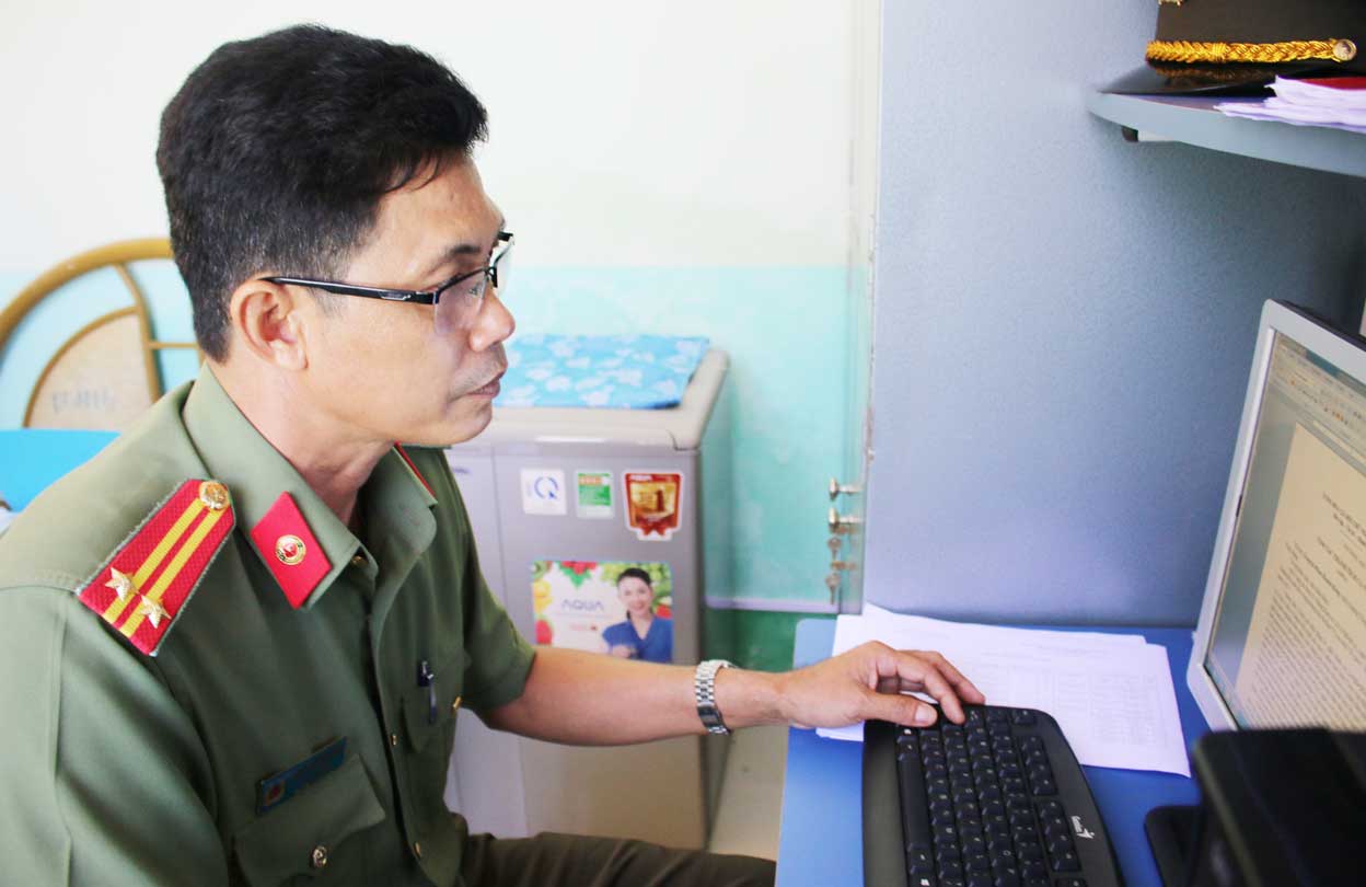 Trung tá Phan Huỳnh Rong luôn phấn đấu hoàn thành tốtnhiệm vụ được giao