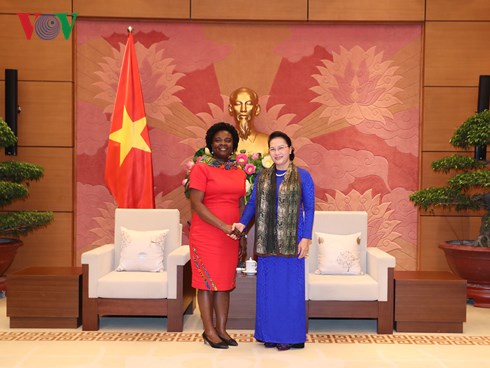 Chủ tịch Quốc hội Nguyễn Thị Kim Ngân và bà Vitoria KwaKwa