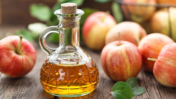 Giấm táo: Giấm táo hỗ trợ trong việc đưa độ pH của dạ dày của bạn trở lại bình thường sau khi bị nhiễm ký sinh trùng. Nó cũng hữu ích trong việc tiêu diệt ký sinh trùng và phục hồi sức khỏe tổng thể của bạn. Trộn một muỗng canh giấm táo trong một cốc nước ấm. Thêm mật ong vào và uống nó hàng ngày.