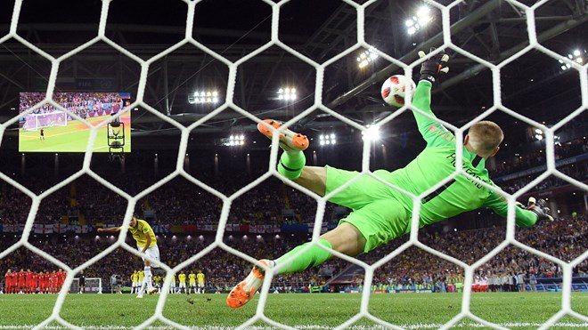 Jordan Pickford đã cản phá cú sút của Bacca, mang chiến thắng về cho Anh. (Nguồn: Getty Images)