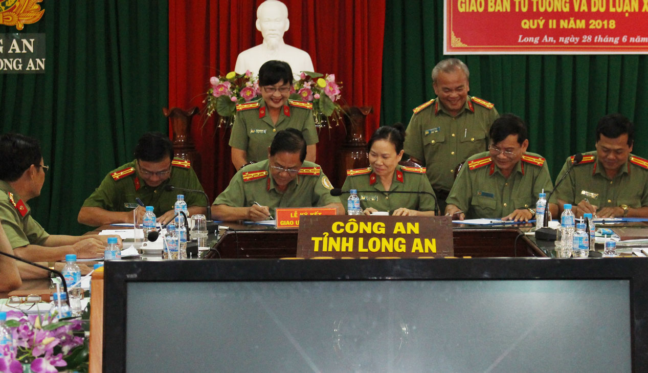 5 cụm trưởng Cụm thi đua Công an tỉnh ký kết giao ước thi đua thực hiện hiệu quả Chỉ thị số 04/CT-BCA, ngày 19/5/2018 của Bộ trưởng Bộ Công an