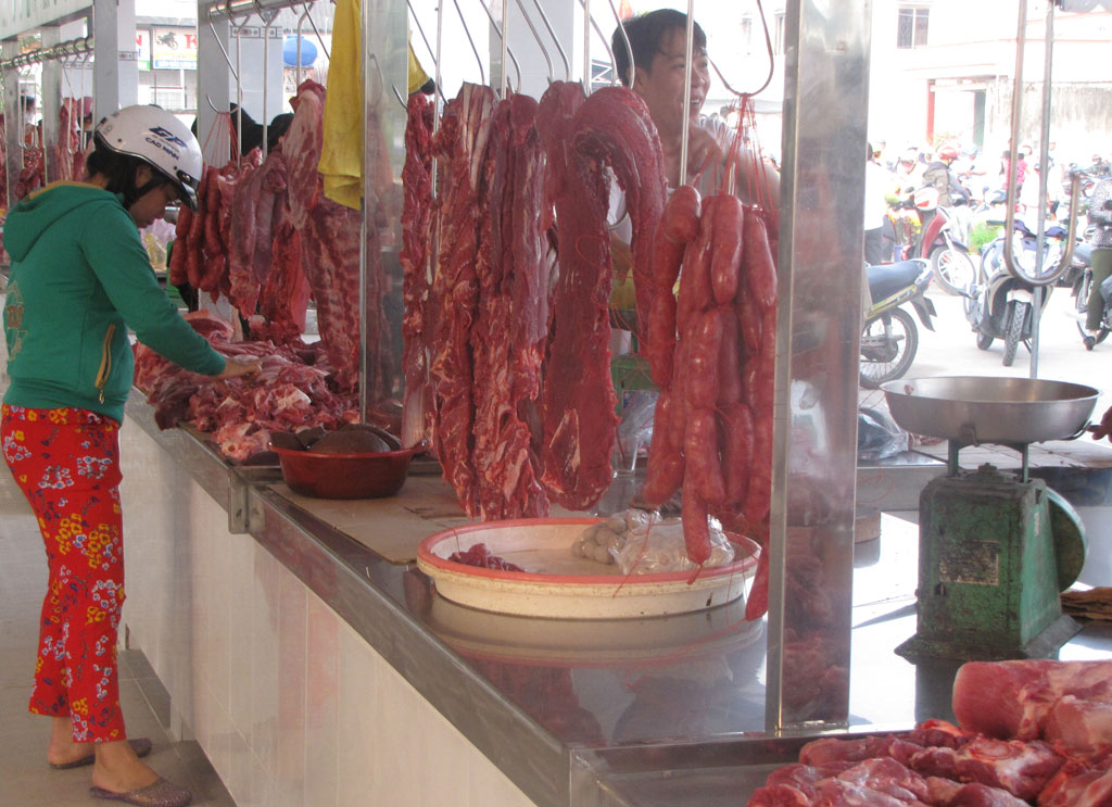 Thịt bò bán ở các chợ vẫn không giảm giá