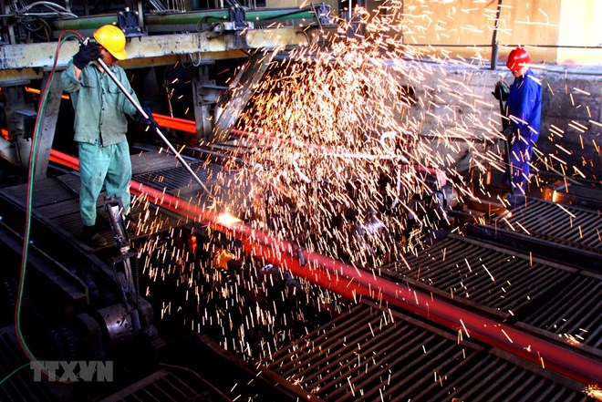 Sản xuất thép ở Công ty Cổ phần Gang thép Thái Nguyên. (Ảnh: Ngọc Hà/TTXVN)