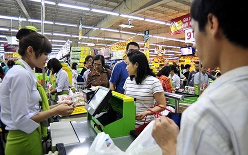 Người Việt Nam có thói quen thanh toán bằng tiền mặt. (Ảnh minh họa: KT)