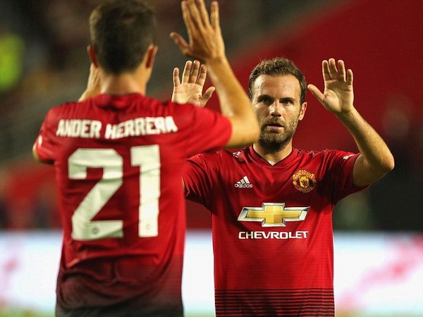 Juan Mata cứu Manchester United thoát thua trước đội bóng Mexico
