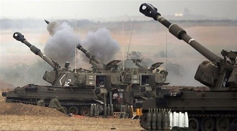 Quân đội Israel bắn báo vào biên giới dải Gaza. (Ảnh: Arshif)