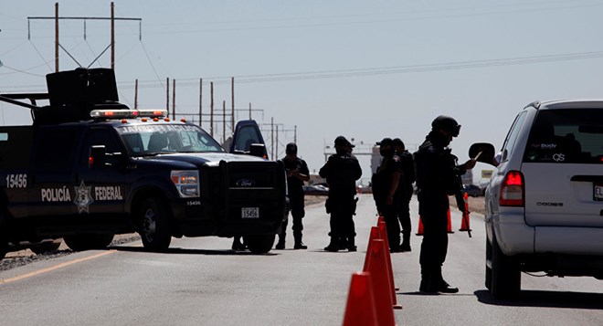Cảnh sát Mexico điều tra tại hiện trường vụ sát hại. (Nguồn: Reuters)