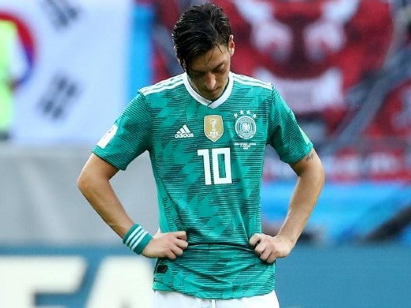 Mesut Oezil đăng tâm thư chia tay đội tuyển Đức ở tuổi 29