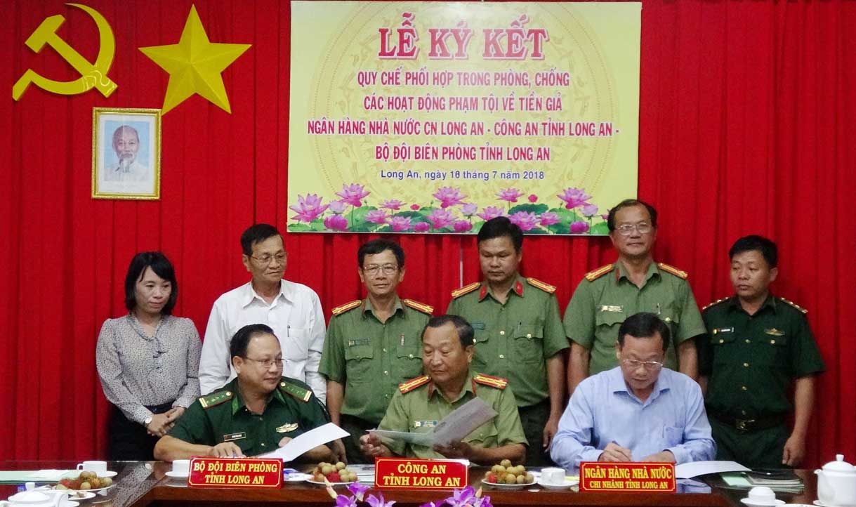 Ngân hàng Nhà nước Việt Nam Chi nhánh tỉnh Long An, Công an tỉnh và Bộ đội Biên phòng tỉnh ký kết Quy chế phối hợp phòng, chống các hoạt động phạm tội về tiền giả