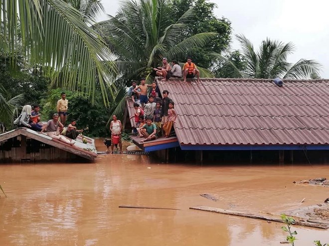 Đập Xe Pian-Xe Nam Noy đã bị vỡ và gây lụt nghiêm trọng tại 6 ngôi làng nằm trong quận.