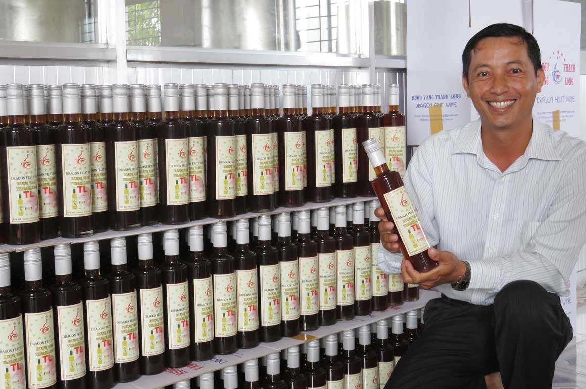 Đa dạng các sản phẩm từ trái thanh long Anh Trần Quốc Trọng và sản phẩm rượu vang