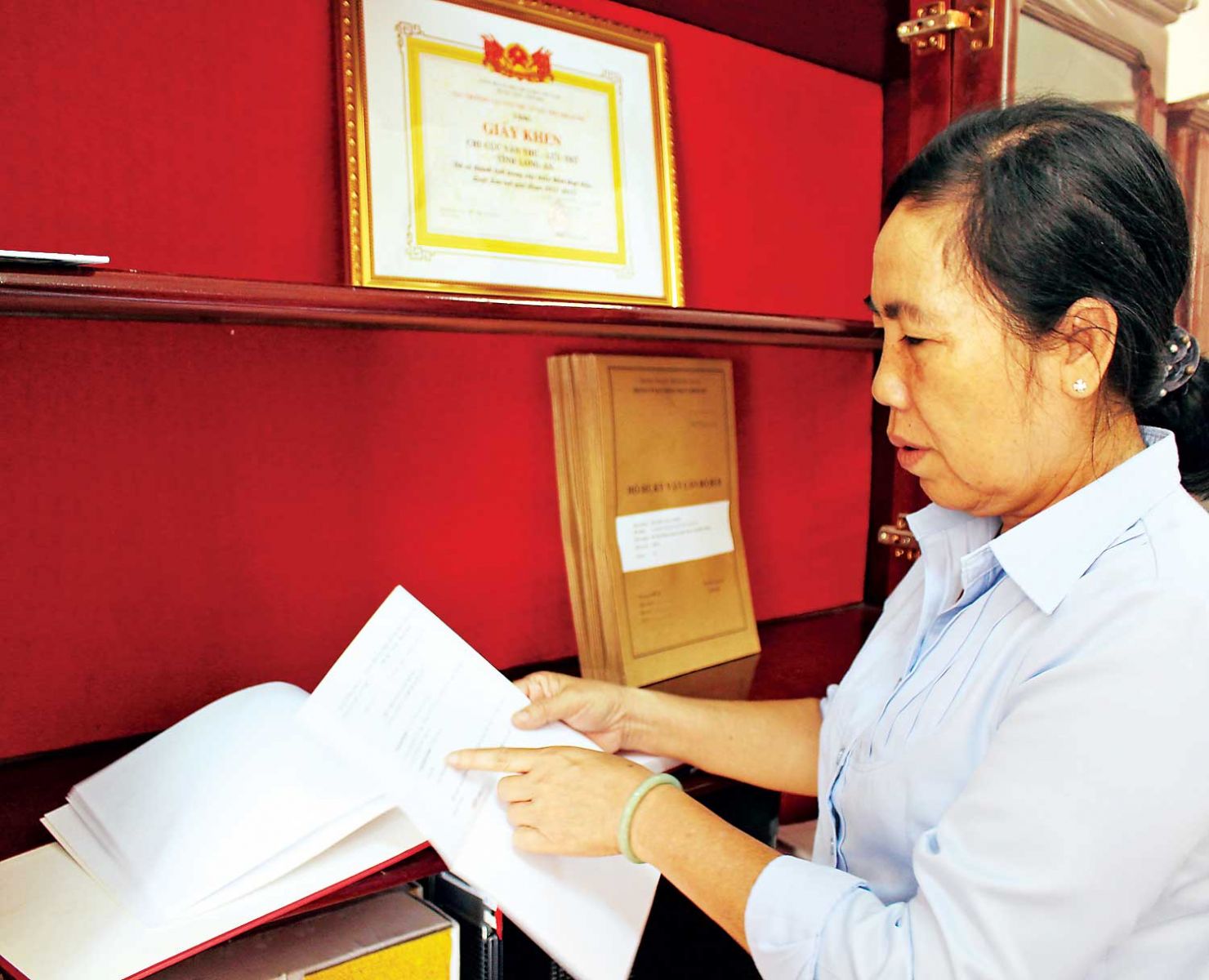 Hồ sơ cán bộ đi B - Bằng chứng một thời hào hùng Hồ sơ của cán bộ đi B là một nguồn sử liệu vô giá, minh chứng về một giai đoạn lịch sử hào hùng, vẻ vang của dân tộc