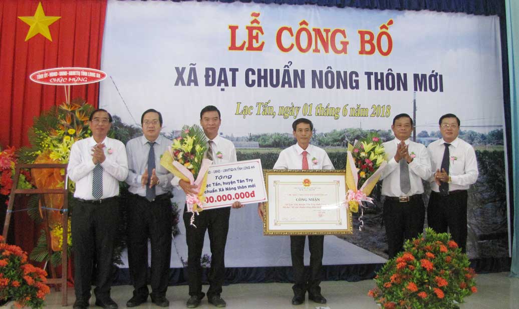 Tân Trụ thực hiện Nghị quyết Đại hội Đảng bộ huyện nhiệm kỳ 2015-2020: Quyết tâm đạt và vượt các chỉ tiêu đề ra Tập trung đầu tư xây dựng nông thôn mới, đến nay Tân Trụ có 6/10 xã đạt chuẩn