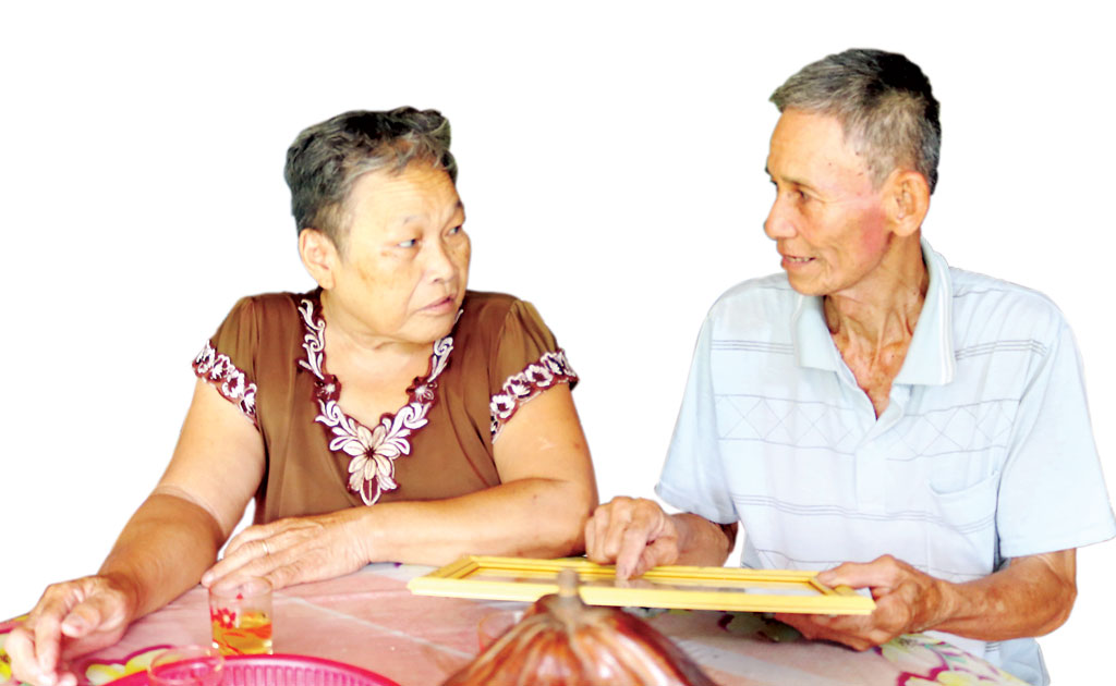 Hình ảnh cuộc sống giản dị mà đậm tình, nặng nghĩa của vợ chồng ông Nguyễn Văn Độ, bà Trần Thị Nhơn giúp các cặp đôi trẻ có thêm niềm tin vào tình yêu trọn đời
