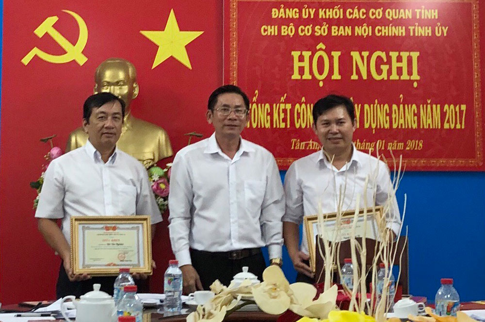 Qua 2 năm (2016-2017), có 6 đảng viên được Bí thư Chi bộ biểu dương, khen thưởng; 1 đảng viên được Đảng ủy khối Các cơ quan tỉnh biểu dương, khen thưởng