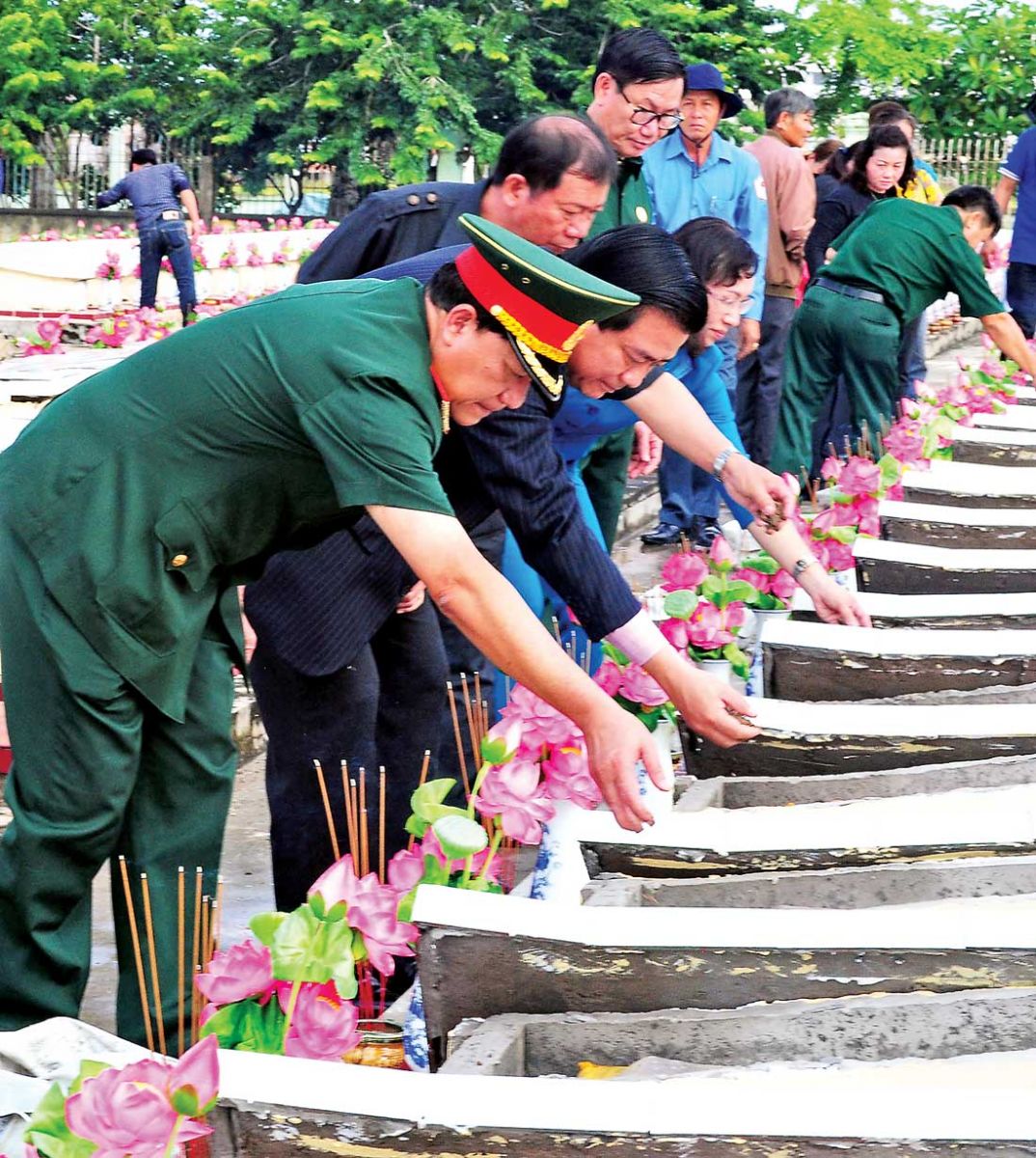 Các anh ơi, hãy về yên nghỉ bên đồng đội!