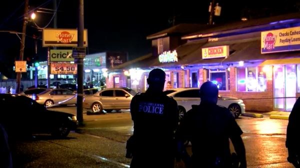 Cảnh sát tại hiện trường vụ xả súng. (Nguồn: cbsnews.com)