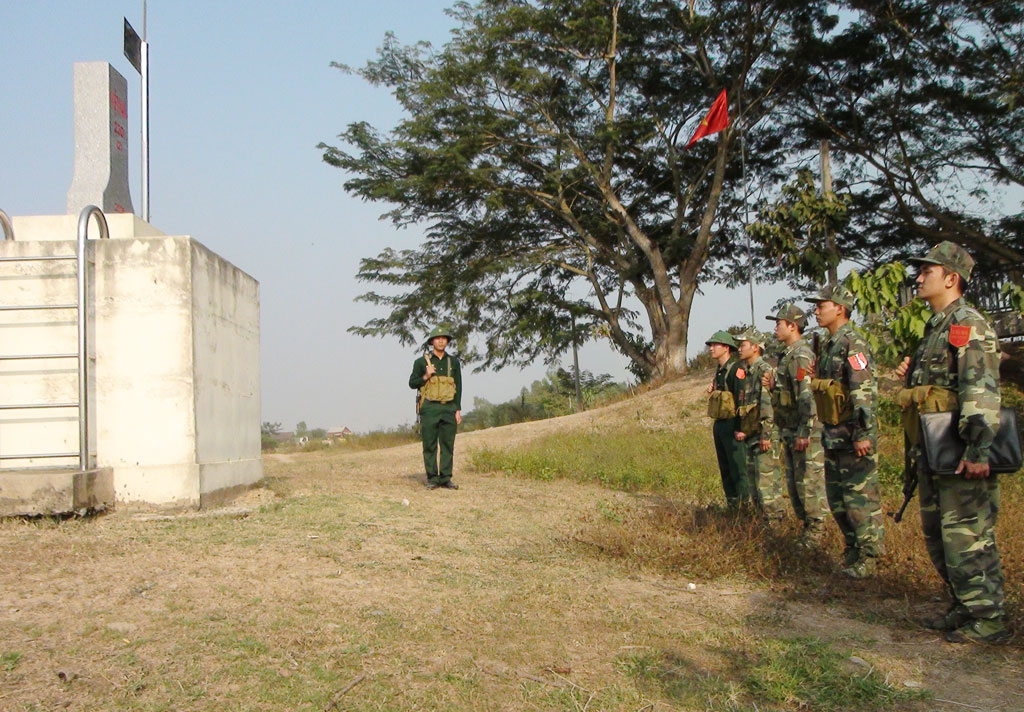 Tuần tra bảo vệ cột mốc