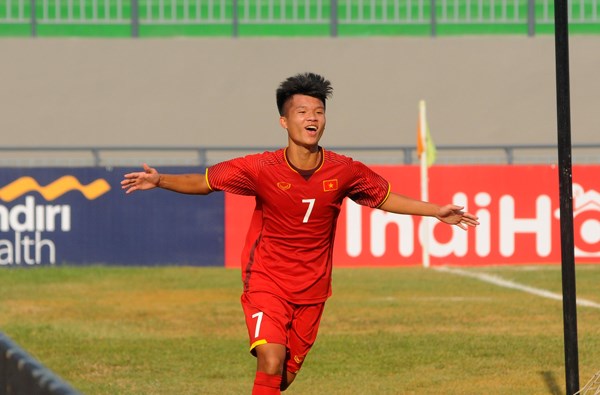 Văn Chung ăn mừng sau khi ghi bàn cho U16 Việt Nam. (Nguồn: VFF)