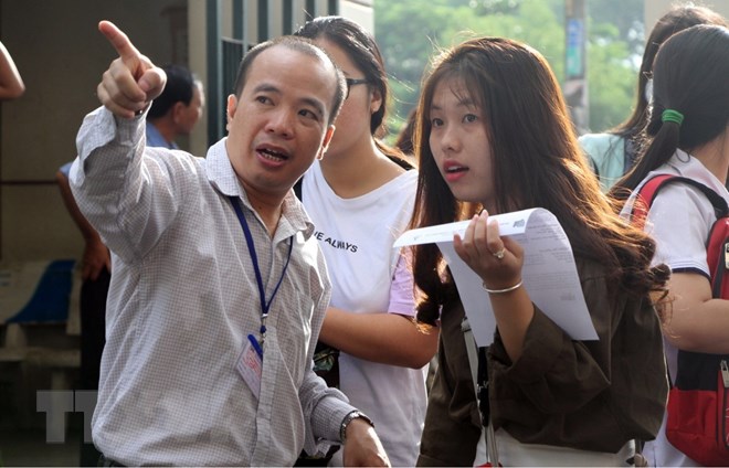 Thí sinh dự thi tại điểm thi Đại học Khoa học tự nhiên - Đại học Quốc gia Thành phố Hồ Chí Minh. (Nguồn: TTXVN phát)