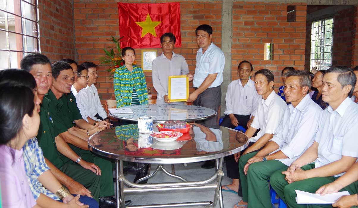 Câu lạc bộ Doanh nhân cựu chiến binh tặng nhà đồng đội cho cựu chiến binh ở huyện Cần Đước