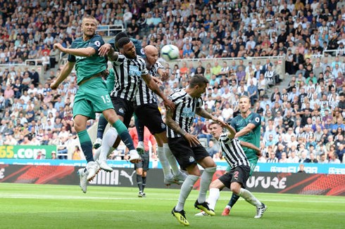 Tottenham 2-1 Newcastle: “Gà trống” nhọc nhằn vượt ải St James Park